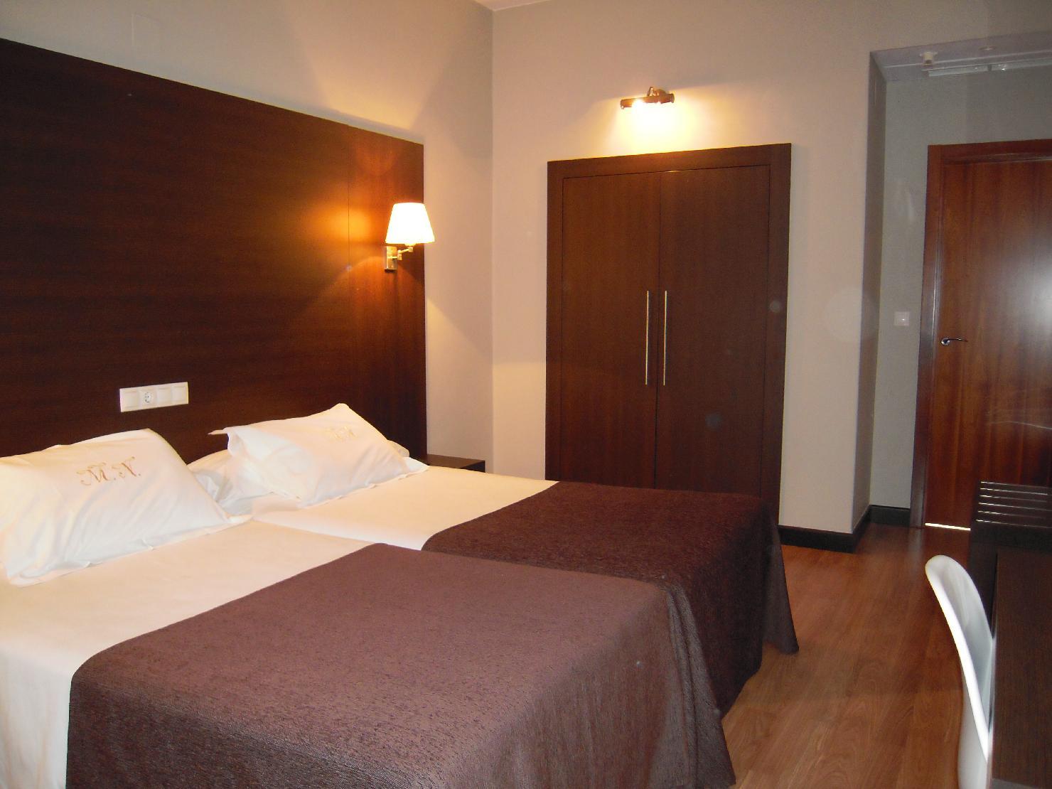 Hotel Mendez Nunez Lugo Exterior photo